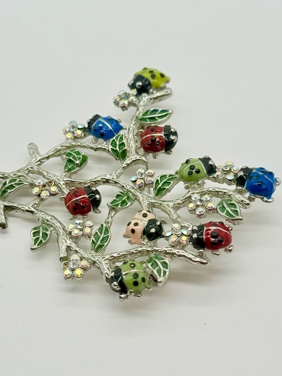 Ladybug Branch Brooch - Picture 4 of 6
